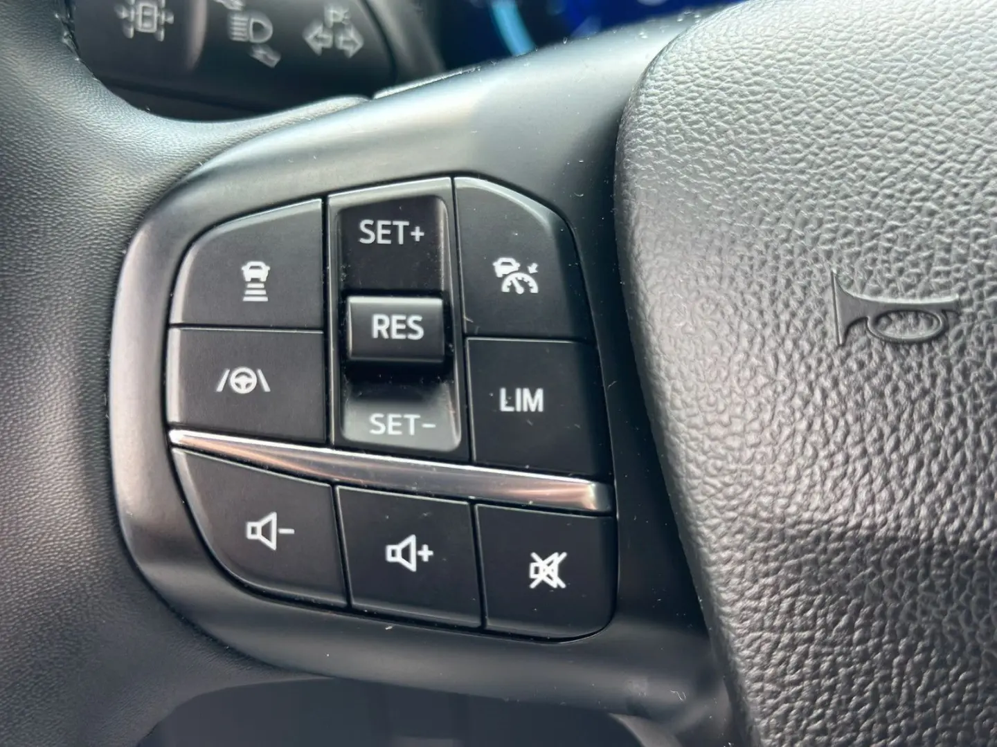 Kuga Titanium KAMERA+NAVI+VICO+LED