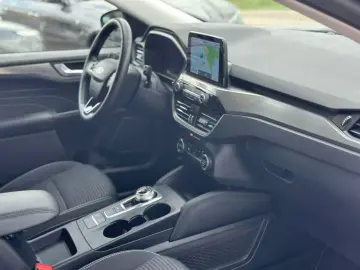 Kuga Titanium KAMERA+NAVI+VICO+LED