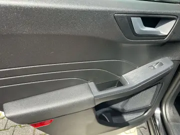Kuga Titanium KAMERA+NAVI+VICO+LED