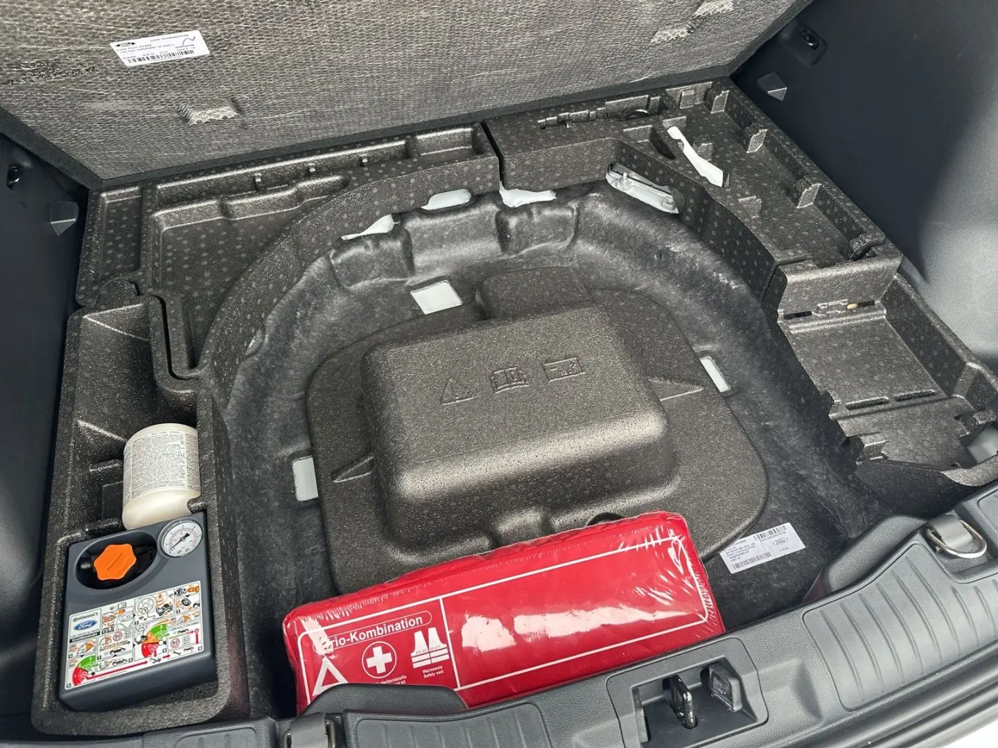 Kuga Hybrid ST-Line FHEV AWD GJR LED RFK