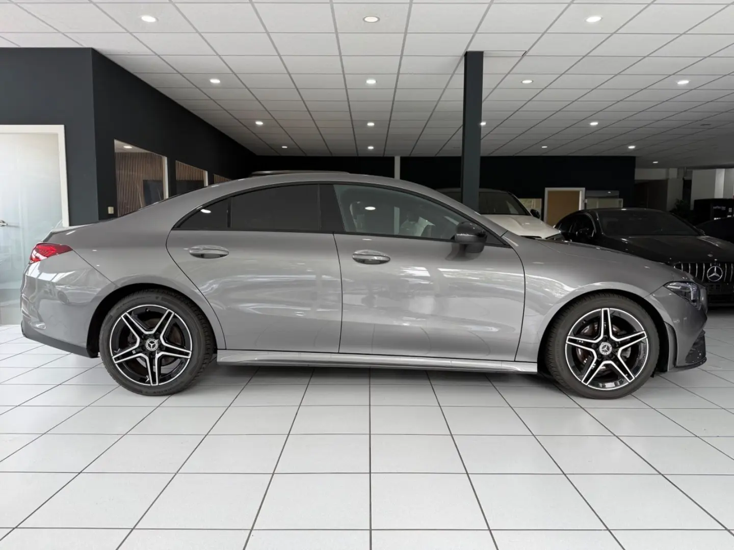 CLA 200d Coupe*AMG-LINE*DISTRONIC*KAMERA*AHK*LED