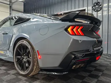 Mustang 5.0 GT Premium Dark Horse look Recaro