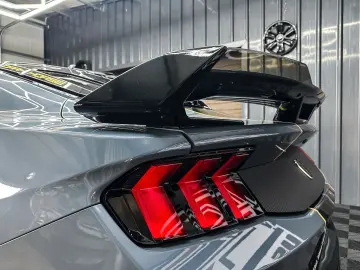 Mustang 5.0 GT Premium Dark Horse look Recaro