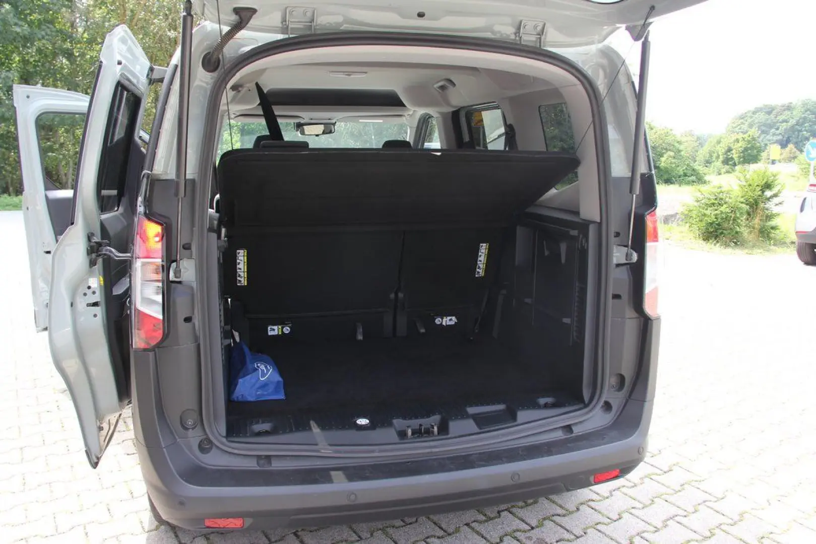 Tourneo Courier 125PS Titanium Kamera Klimaautom