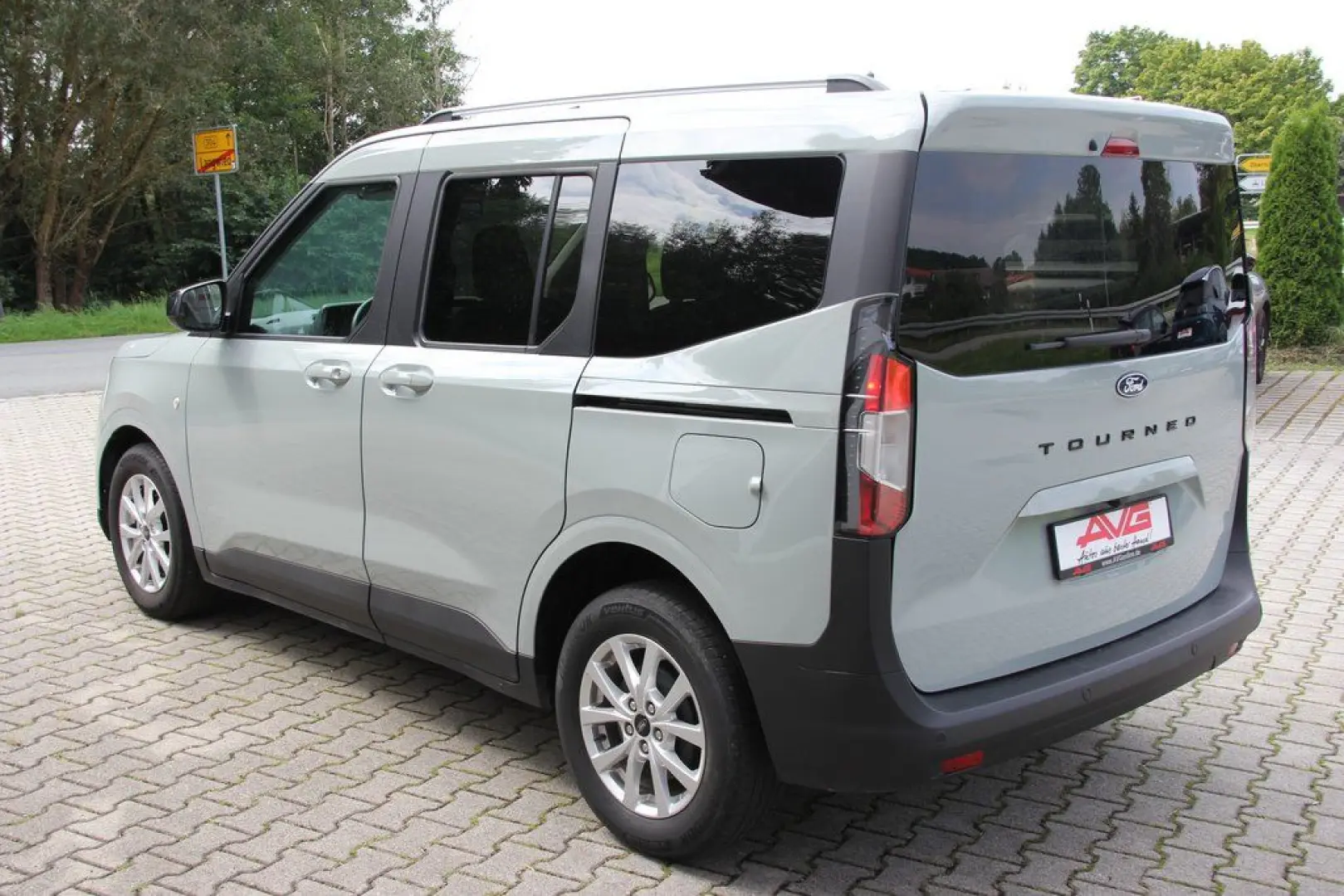 Tourneo Courier 125PS Titanium Kamera Klimaautom
