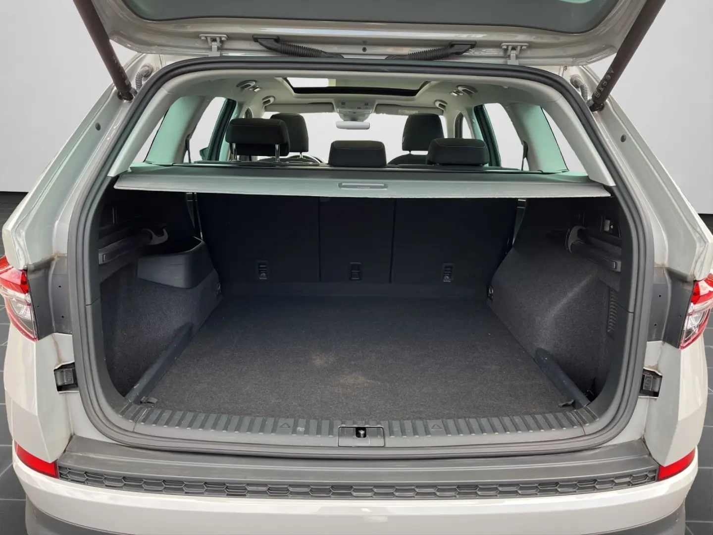 Kodiaq Ambition 2,0 TDI DSG 4x4 NAVI AHK PANO ST