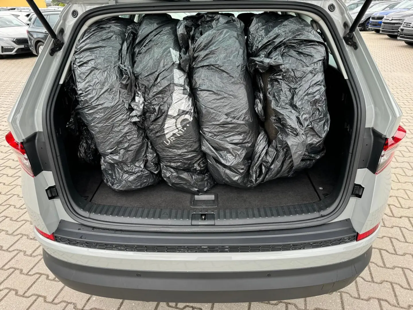 Kodiaq 2.0TDI Ambition AHK 7-Sitze LED Alu 17´