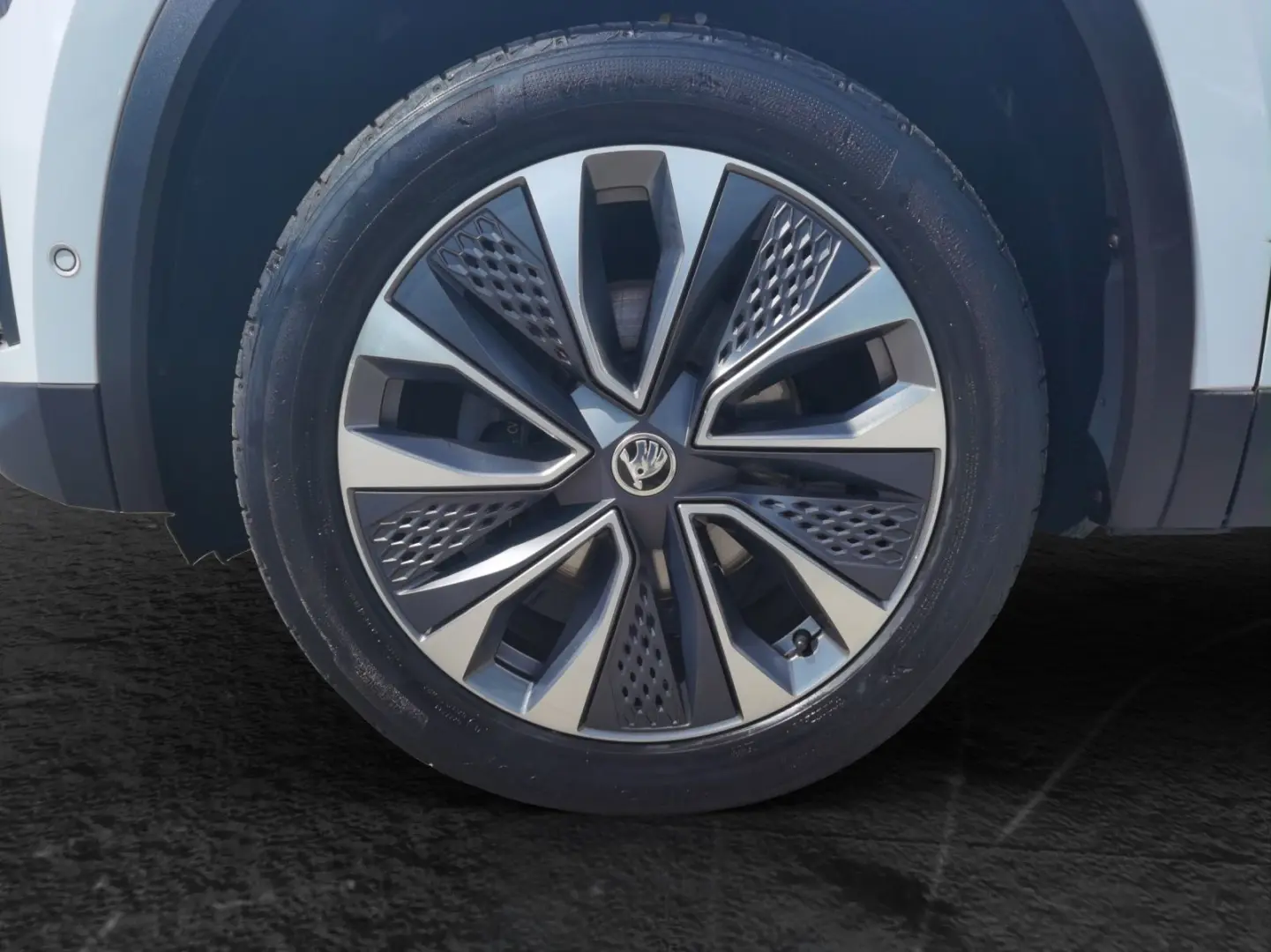 Kodiaq 1.5 TSI DSG Tour  Navi LED Kamera PDC LM 
