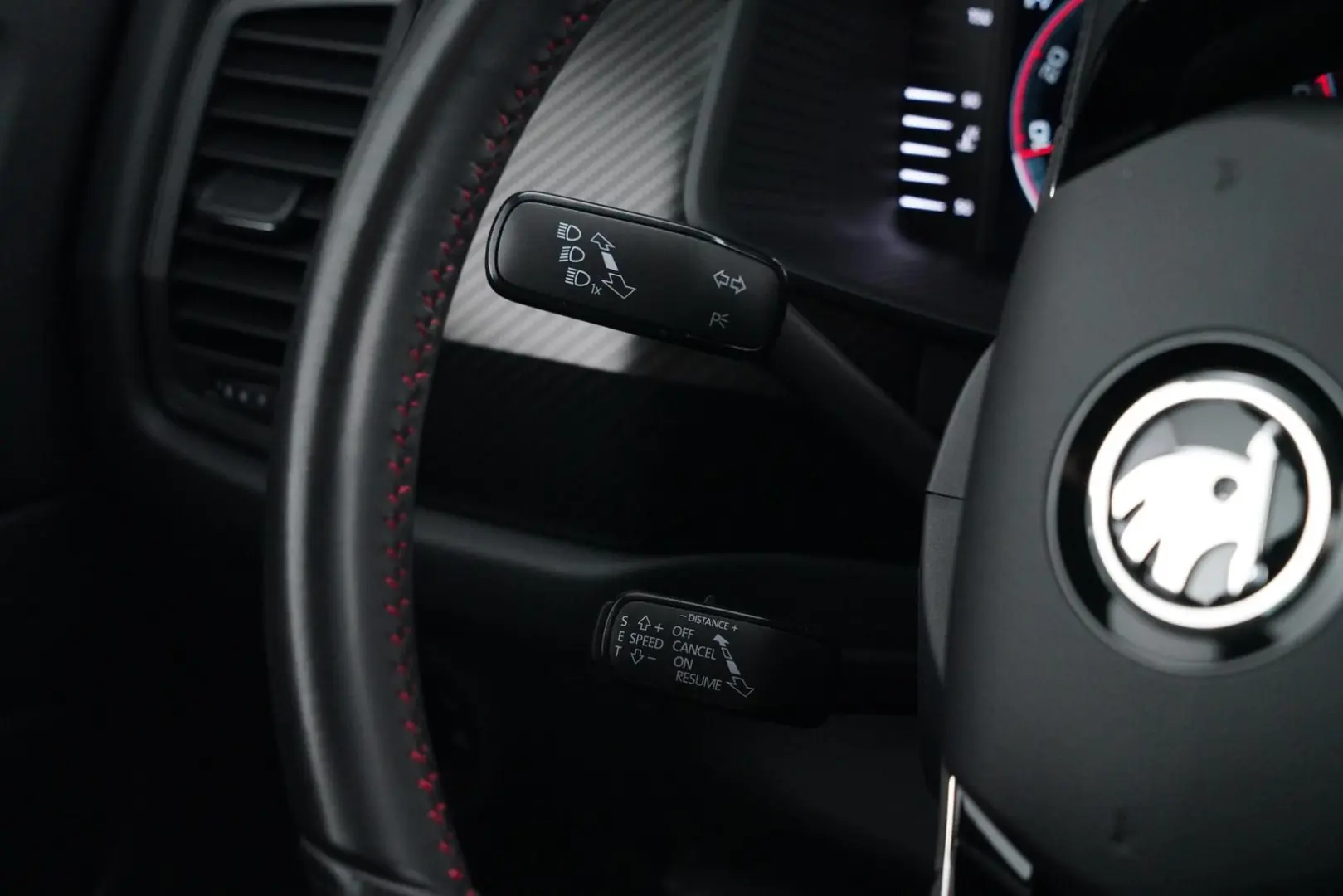 KODIAQ RS 2.0TSI DSG 4X4 ACC-TEMPOMAT+MATRIXuvm