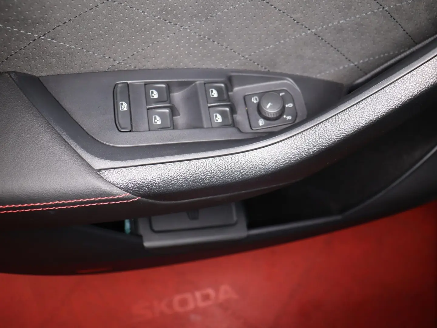 Kodiaq Skoda Kodiaq RS 2.0TSI DSG 4x4 475,-ohne