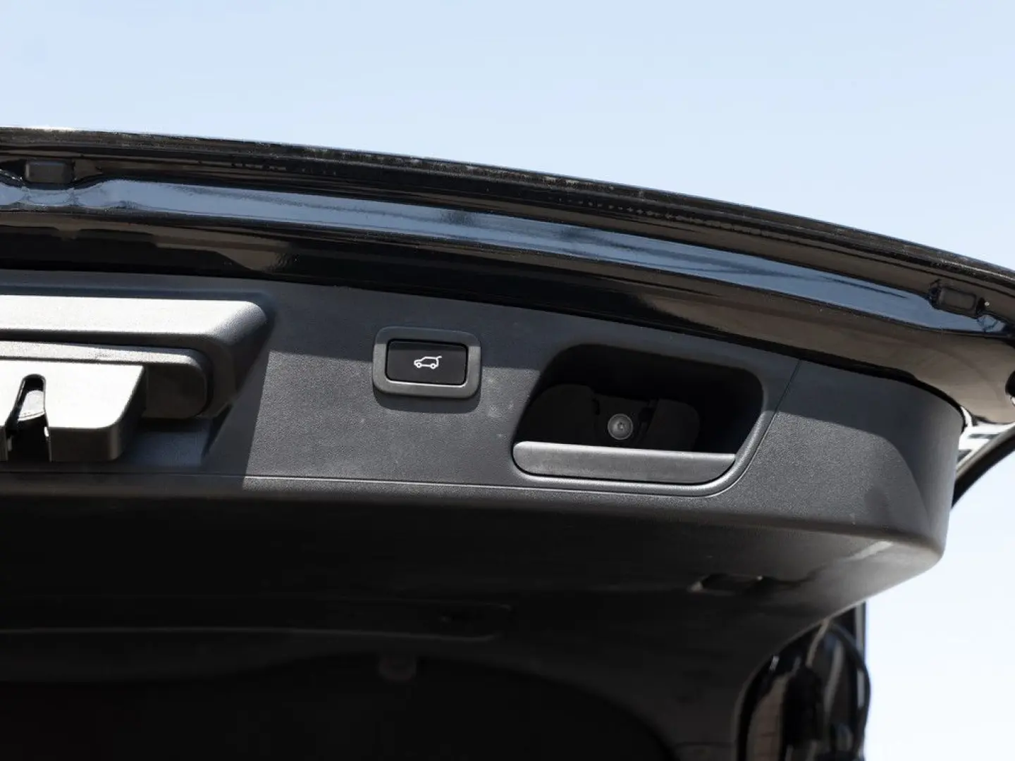 E-Pace D150 AWD R-Dynamic SE KAMERA ACC LED AHK