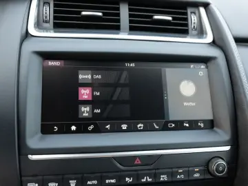 E-Pace D150 AWD R-Dynamic SE KAMERA ACC LED AHK