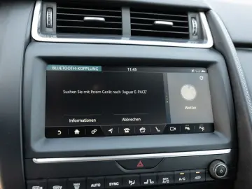 E-Pace D150 AWD R-Dynamic SE KAMERA ACC LED AHK