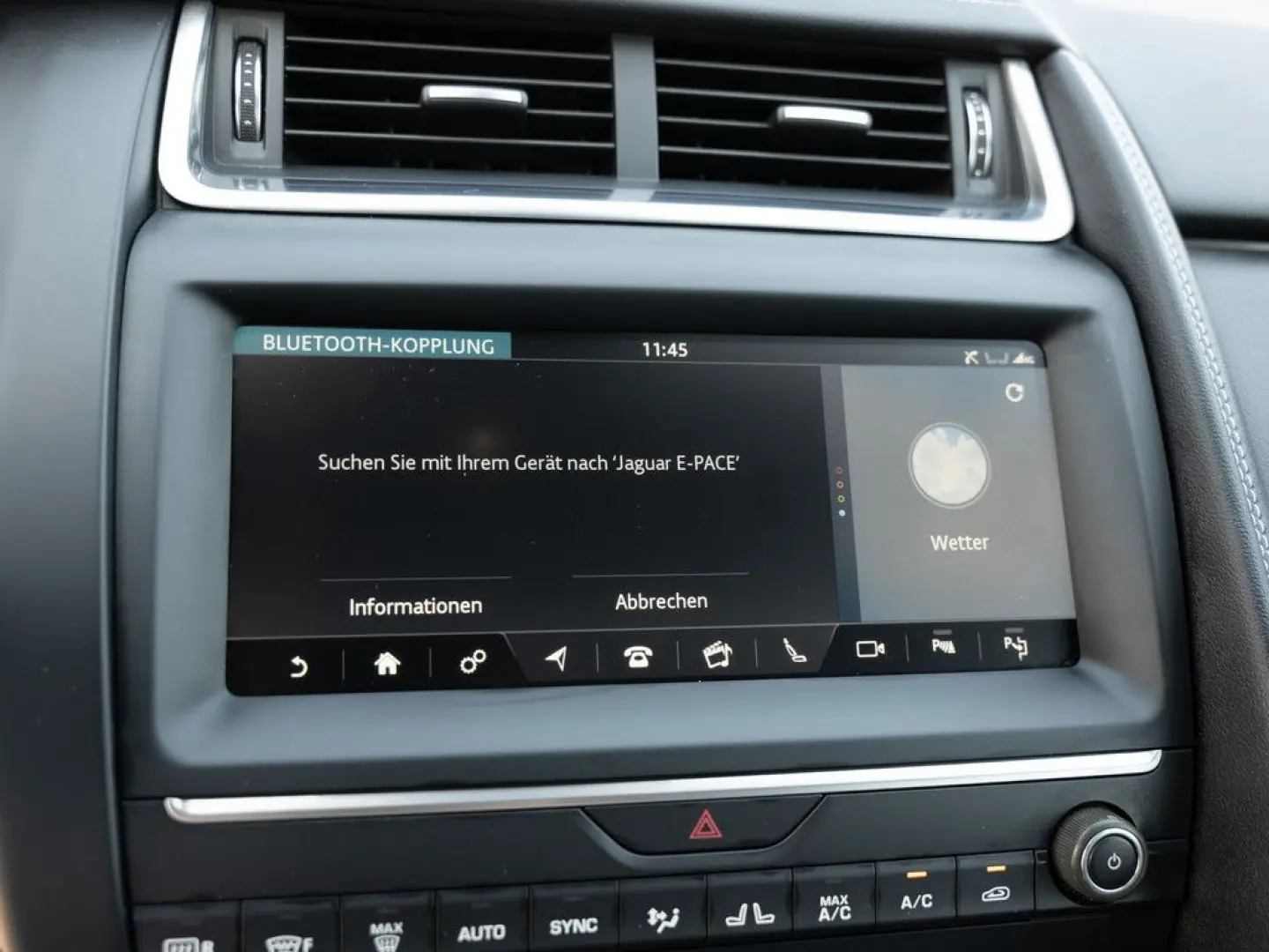 E-Pace D150 AWD R-Dynamic SE KAMERA ACC LED AHK
