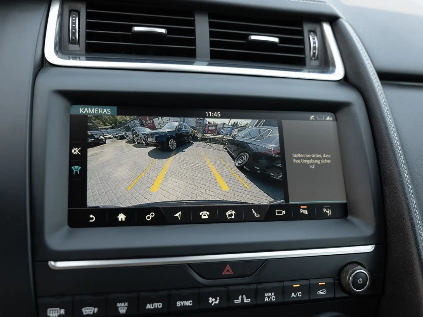 E-Pace D150 AWD R-Dynamic SE KAMERA ACC LED AHK