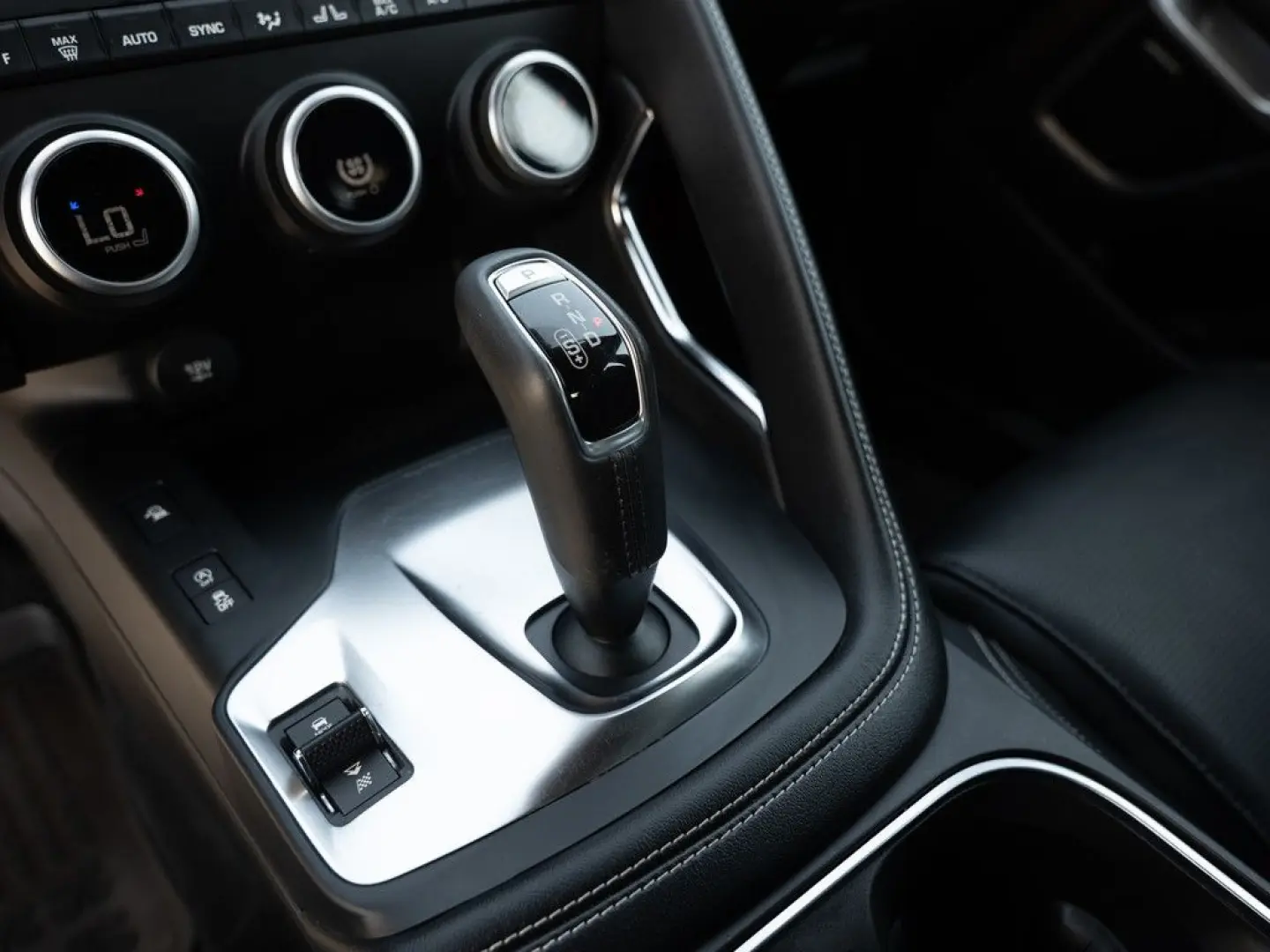E-Pace D150 AWD R-Dynamic SE KAMERA ACC LED AHK