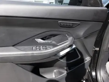E-Pace D150 AWD R-Dynamic SE KAMERA ACC LED AHK