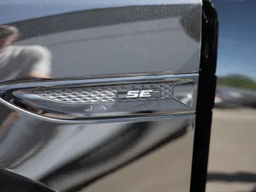 E-Pace D150 AWD R-Dynamic SE KAMERA ACC LED AHK