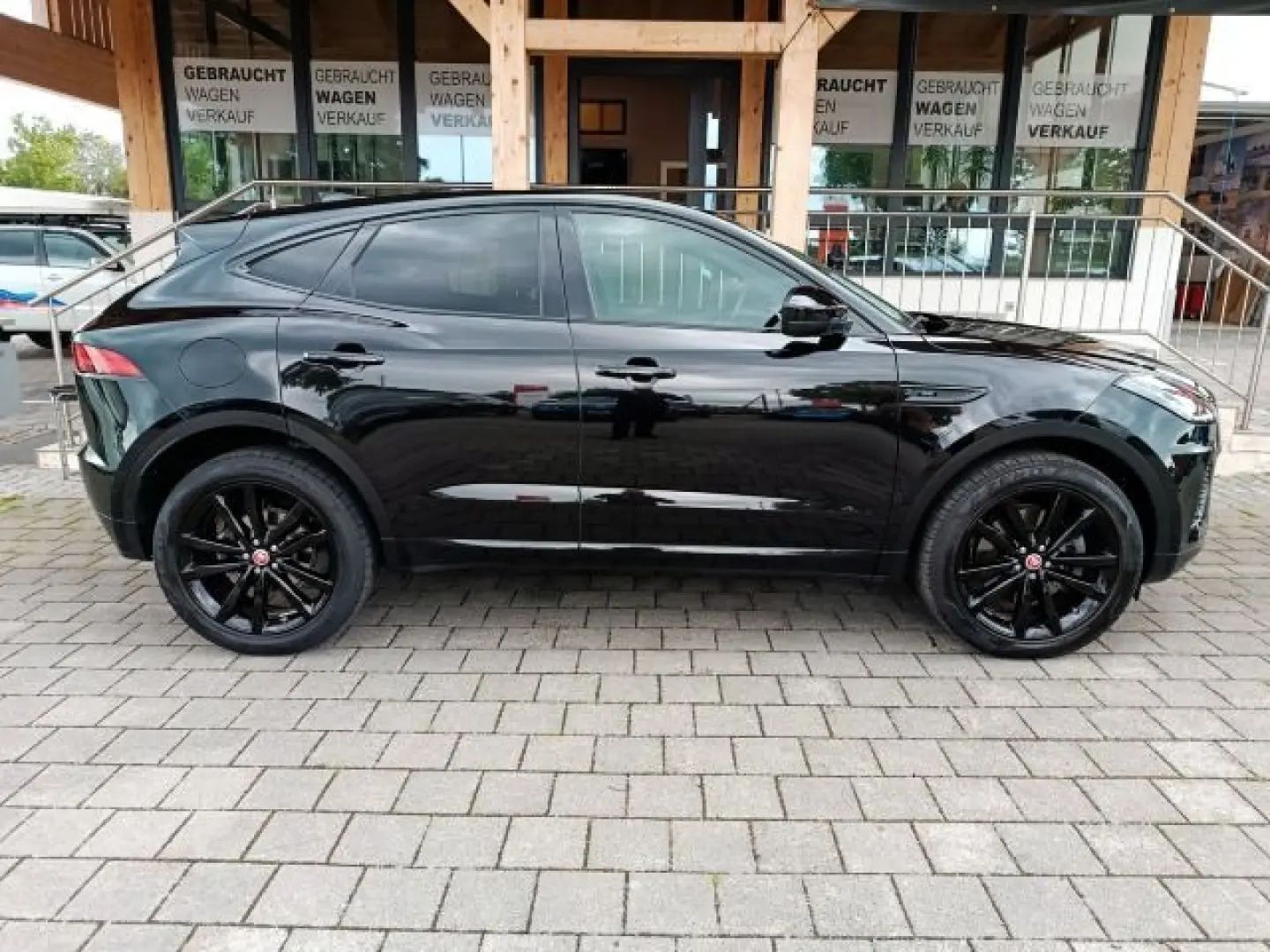 E-PACE  AW D240 R-Dynamic SE