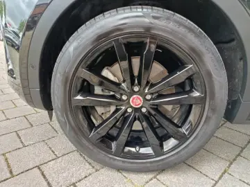 E-PACE  AW D240 R-Dynamic SE