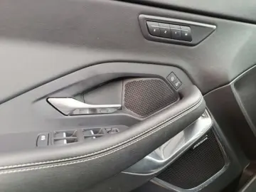 E-PACE  AW D240 R-Dynamic SE