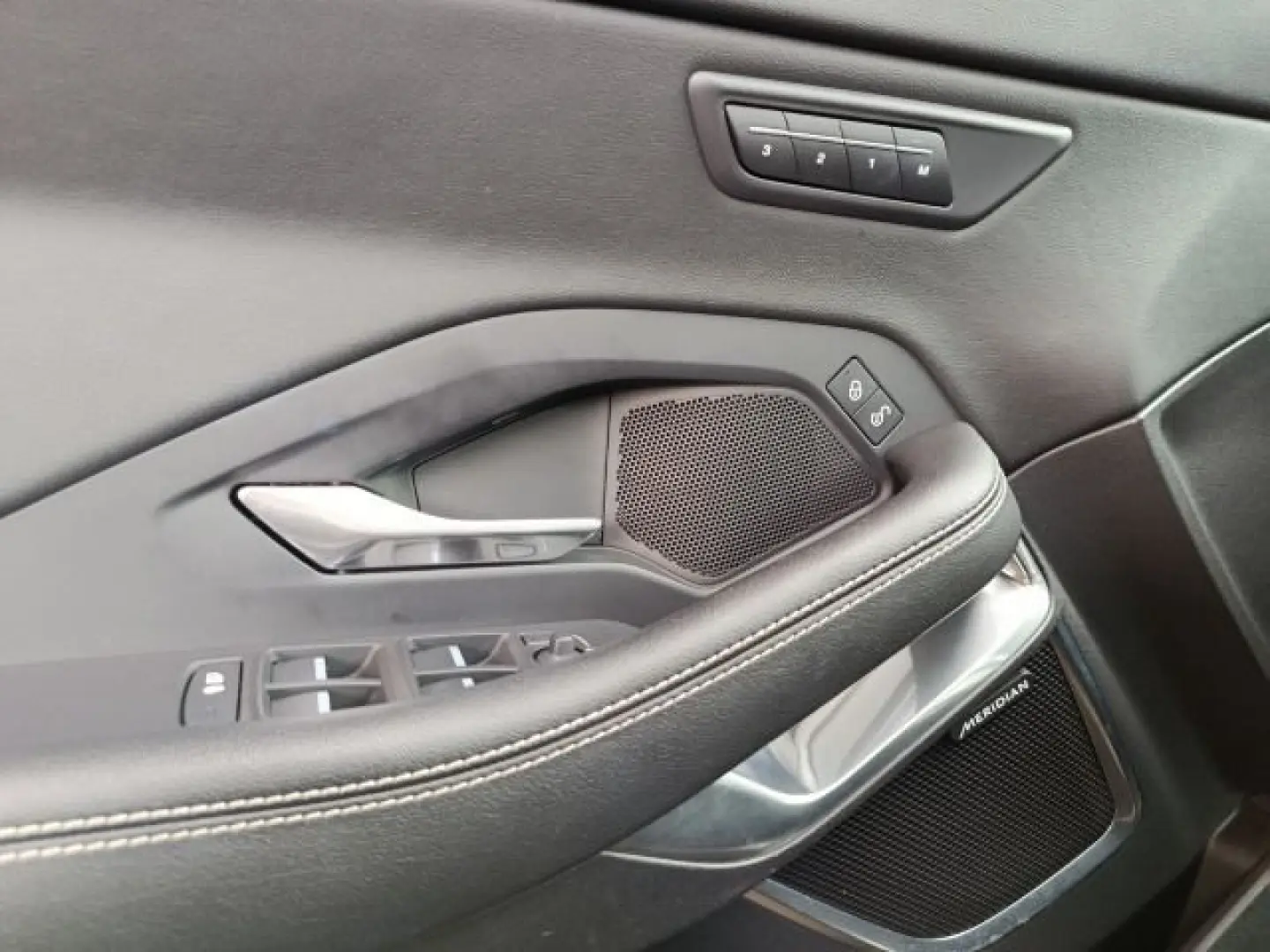 E-PACE  AW D240 R-Dynamic SE