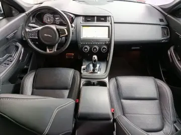 E-PACE  AW D240 R-Dynamic SE