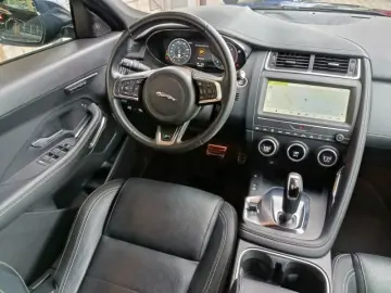 E-PACE  AW D240 R-Dynamic SE