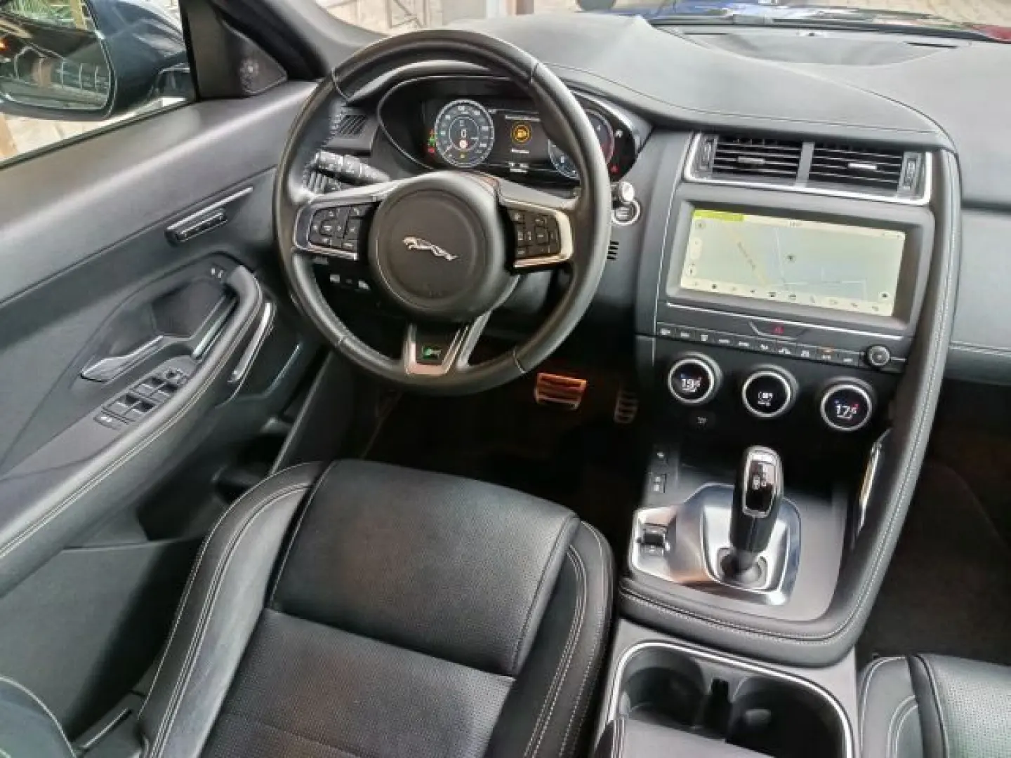 E-PACE  AW D240 R-Dynamic SE