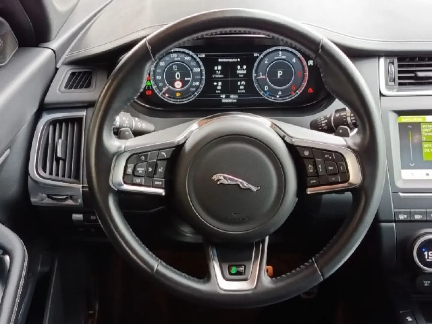 E-PACE  AW D240 R-Dynamic SE