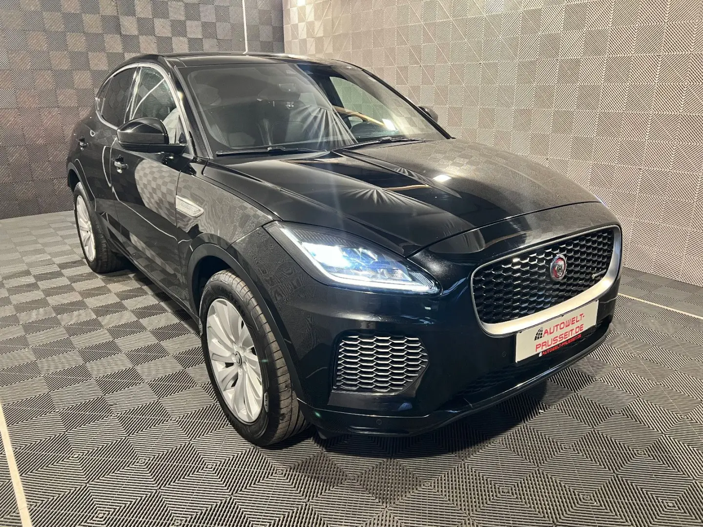 E-Pace AWD*R-Dynamic S* LED-ACC-R.KAM-PANO-19
