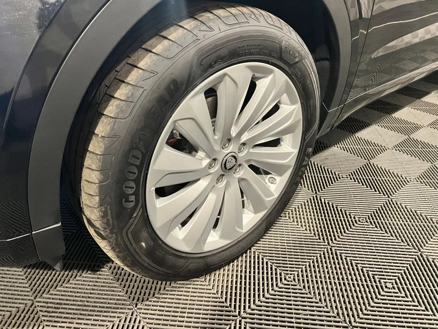 E-Pace AWD*R-Dynamic S* LED-ACC-R.KAM-PANO-19