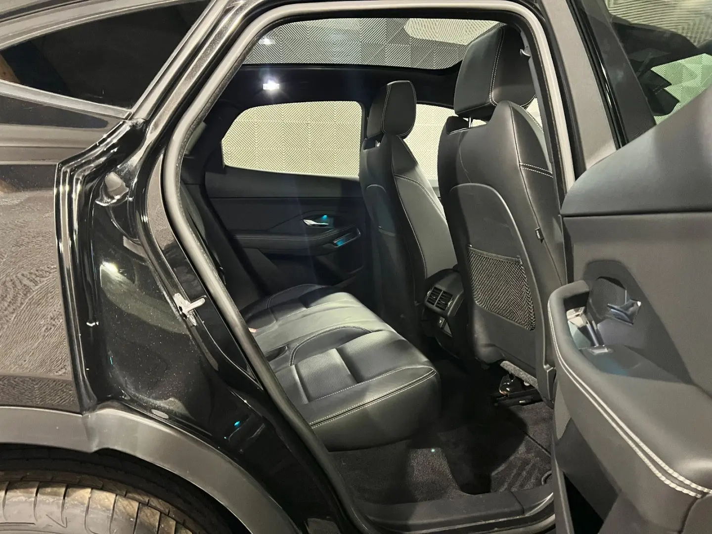 E-Pace AWD*R-Dynamic S* LED-ACC-R.KAM-PANO-19