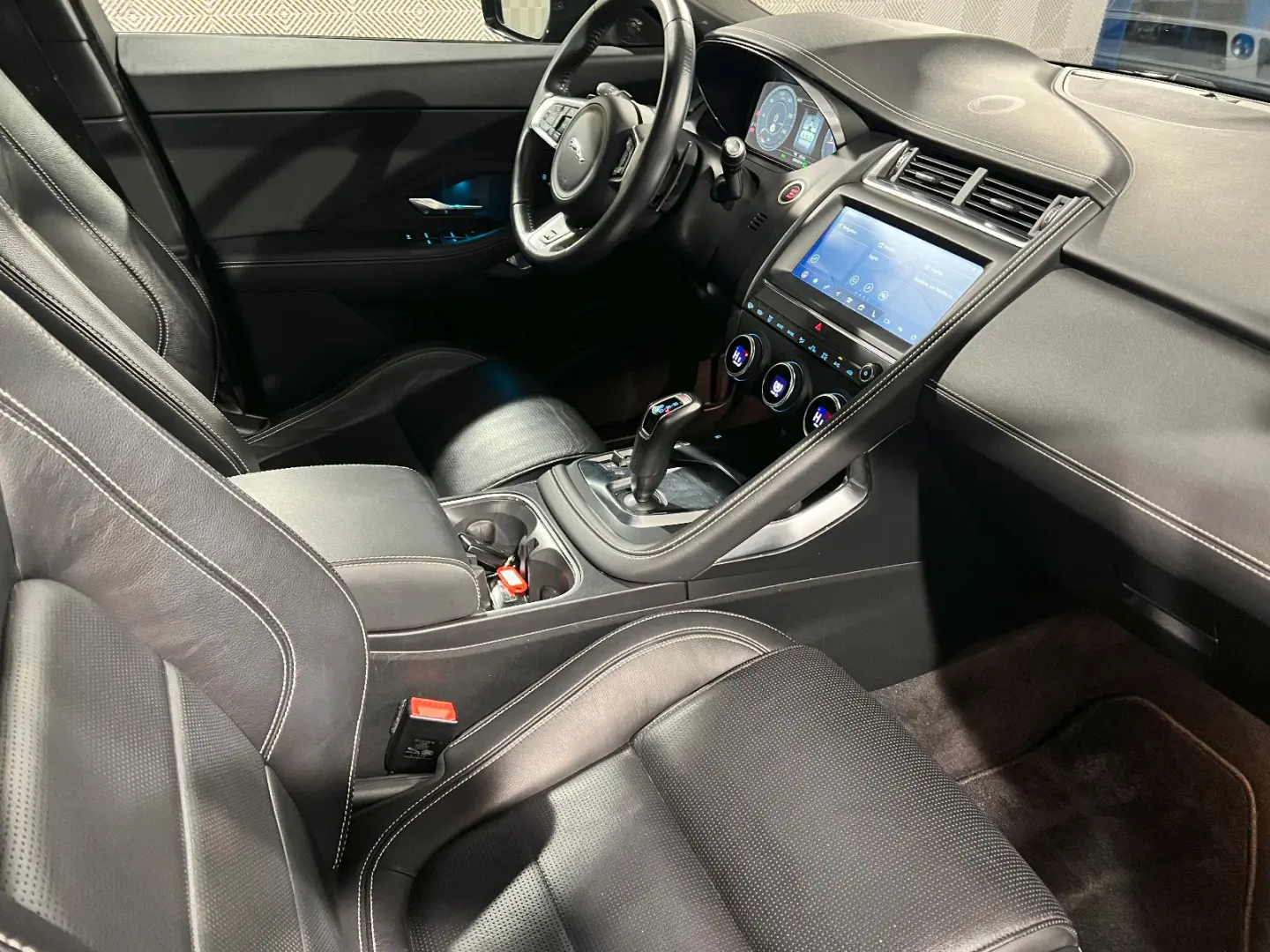 E-Pace AWD*R-Dynamic S* LED-ACC-R.KAM-PANO-19