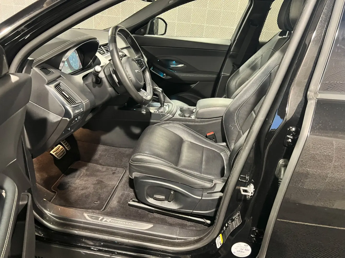 E-Pace AWD*R-Dynamic S* LED-ACC-R.KAM-PANO-19