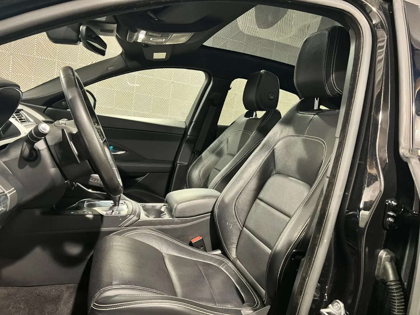 E-Pace AWD*R-Dynamic S* LED-ACC-R.KAM-PANO-19