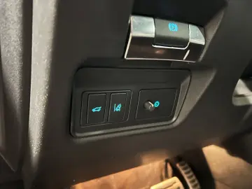 E-Pace AWD*R-Dynamic S* LED-ACC-R.KAM-PANO-19