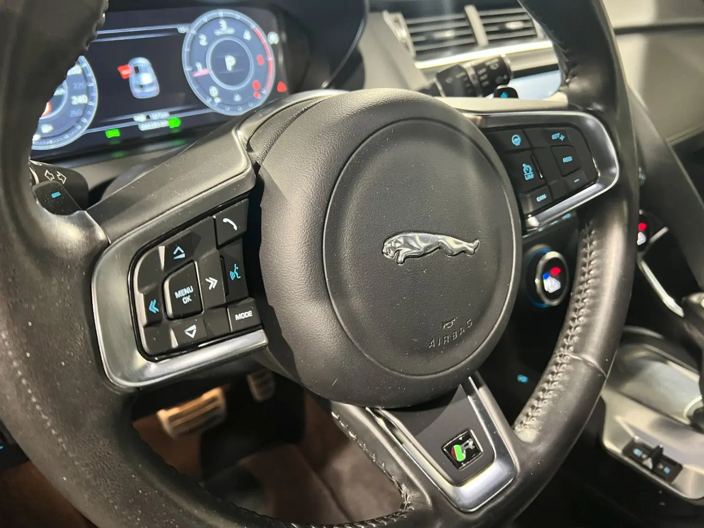 E-Pace AWD*R-Dynamic S* LED-ACC-R.KAM-PANO-19