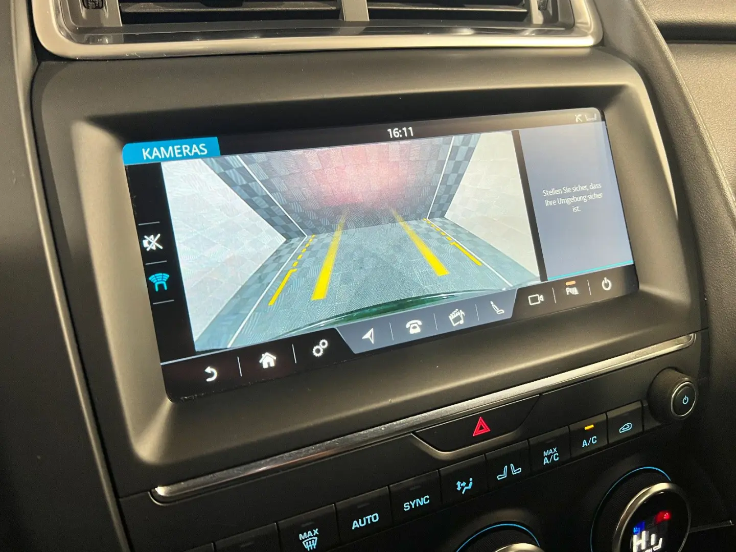 E-Pace AWD*R-Dynamic S* LED-ACC-R.KAM-PANO-19