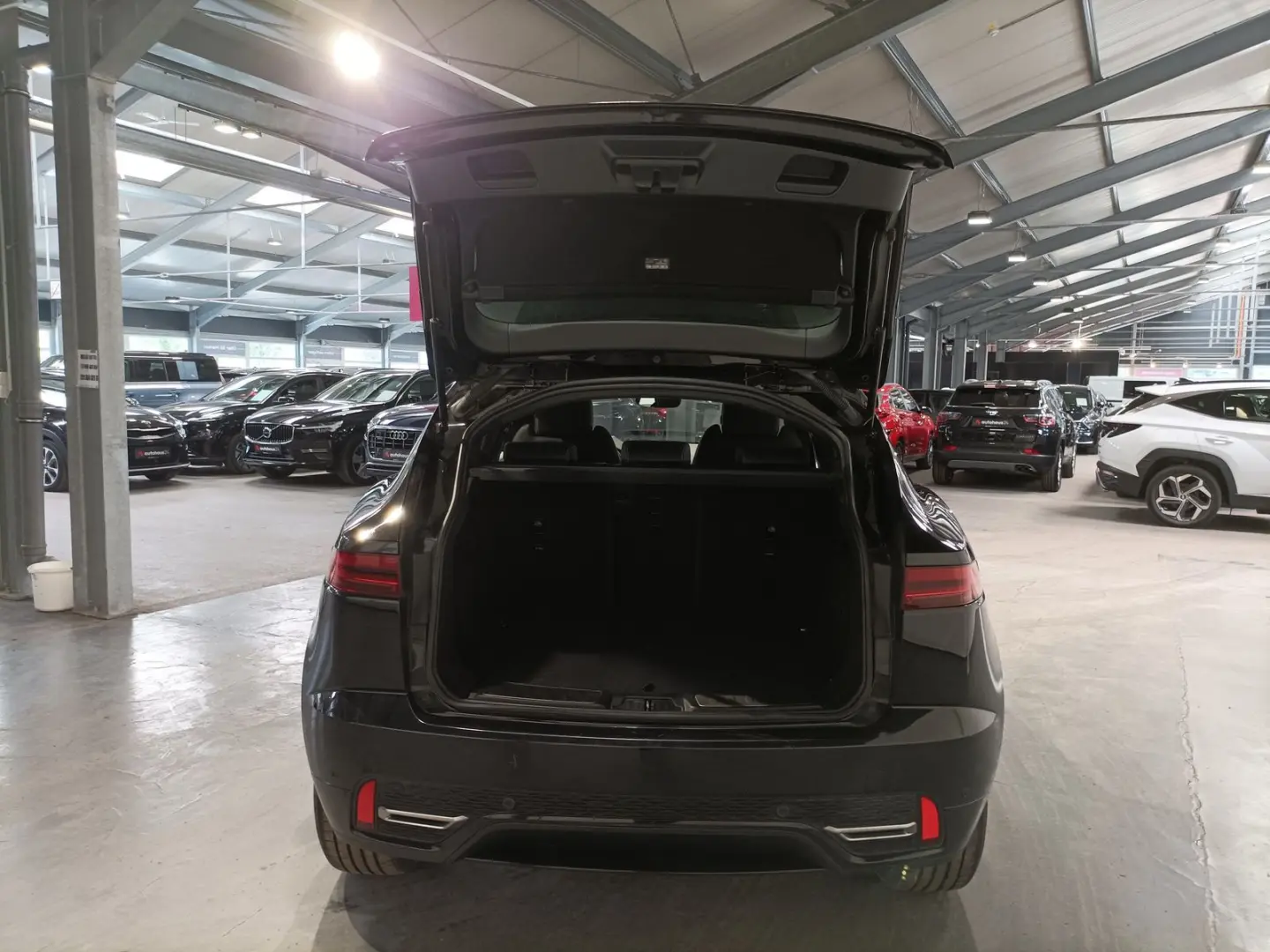 E-PACE P160 R-Dynamic S LED|Navi|PDC|360°|Sitzhz