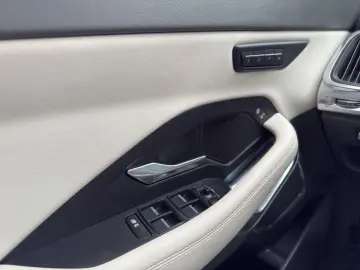 E-Pace SE AWD Automatik/RFK/Leder/AHK/Spur
