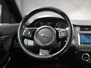 E-Pace SE AWD P200 Matrix-LED Leder Meridian