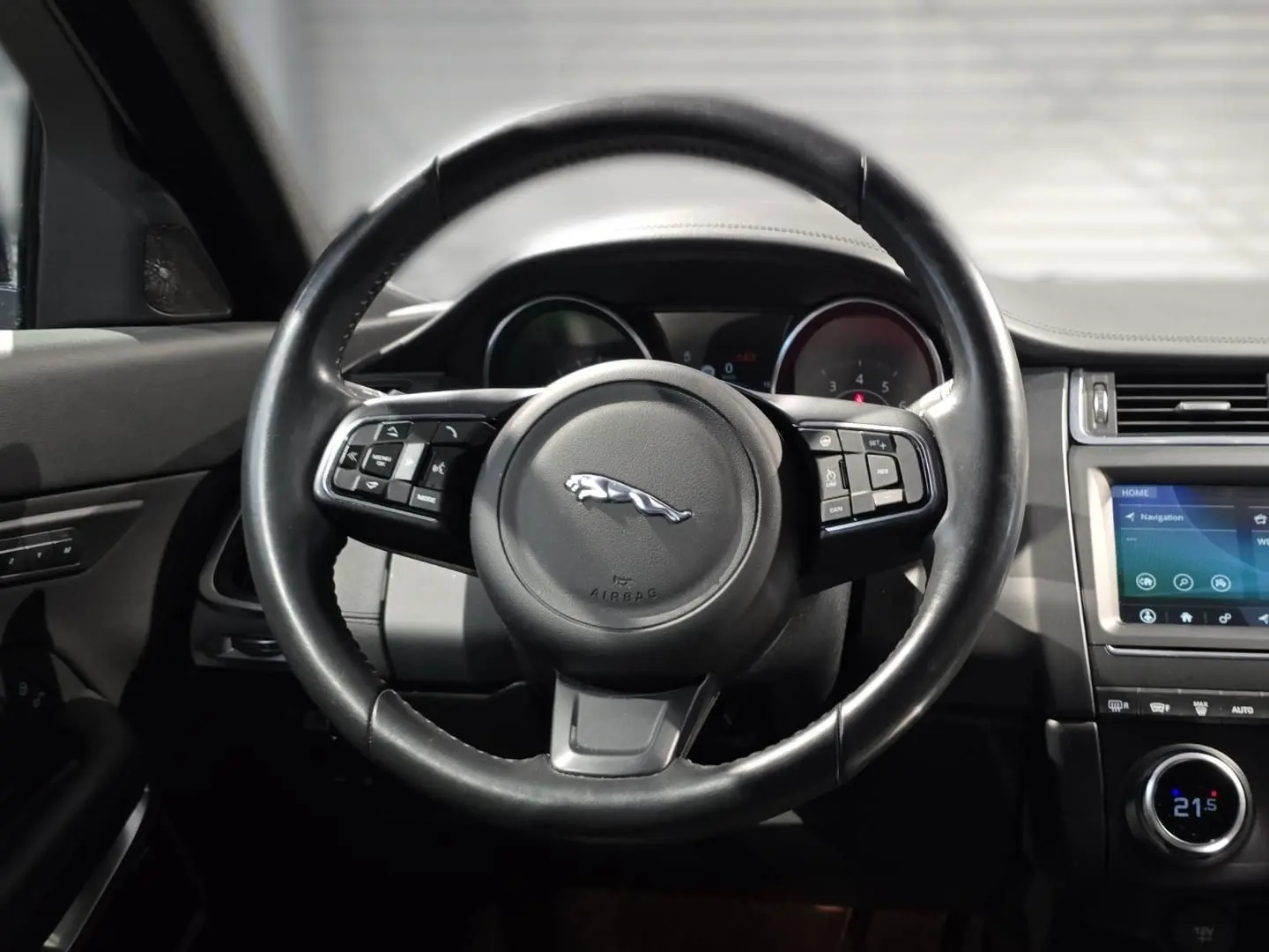 E-Pace SE AWD P200 Matrix-LED Leder Meridian
