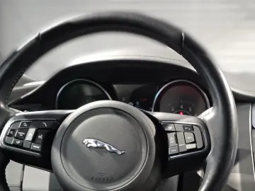 E-Pace SE AWD P200 Matrix-LED Leder Meridian