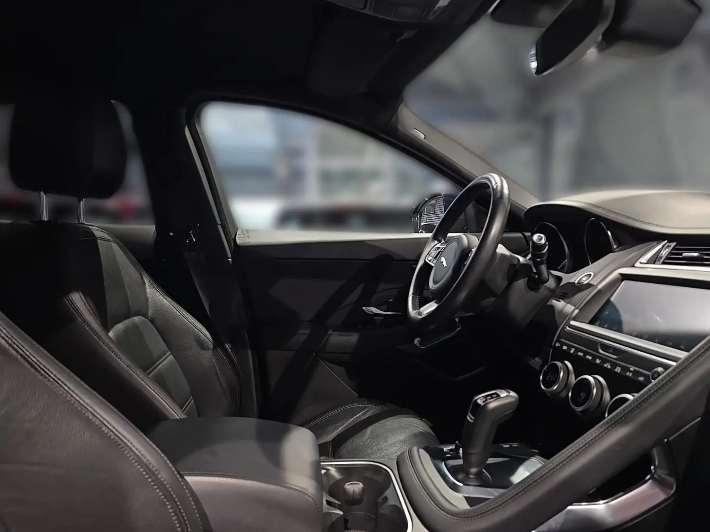E-Pace SE AWD P200 Matrix-LED Leder Meridian