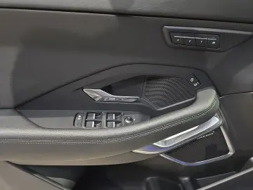 E-Pace SE AWD P200 Matrix-LED Leder Meridian