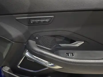 E-Pace SE AWD P200 Matrix-LED Leder Meridian