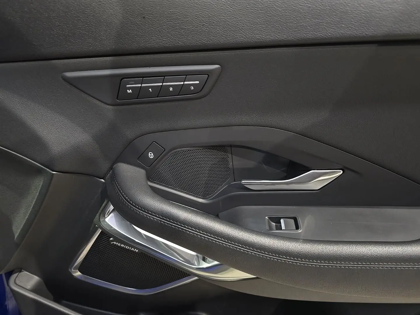 E-Pace SE AWD P200 Matrix-LED Leder Meridian
