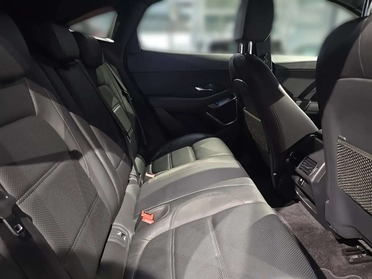 E-Pace SE AWD P200 Matrix-LED Leder Meridian