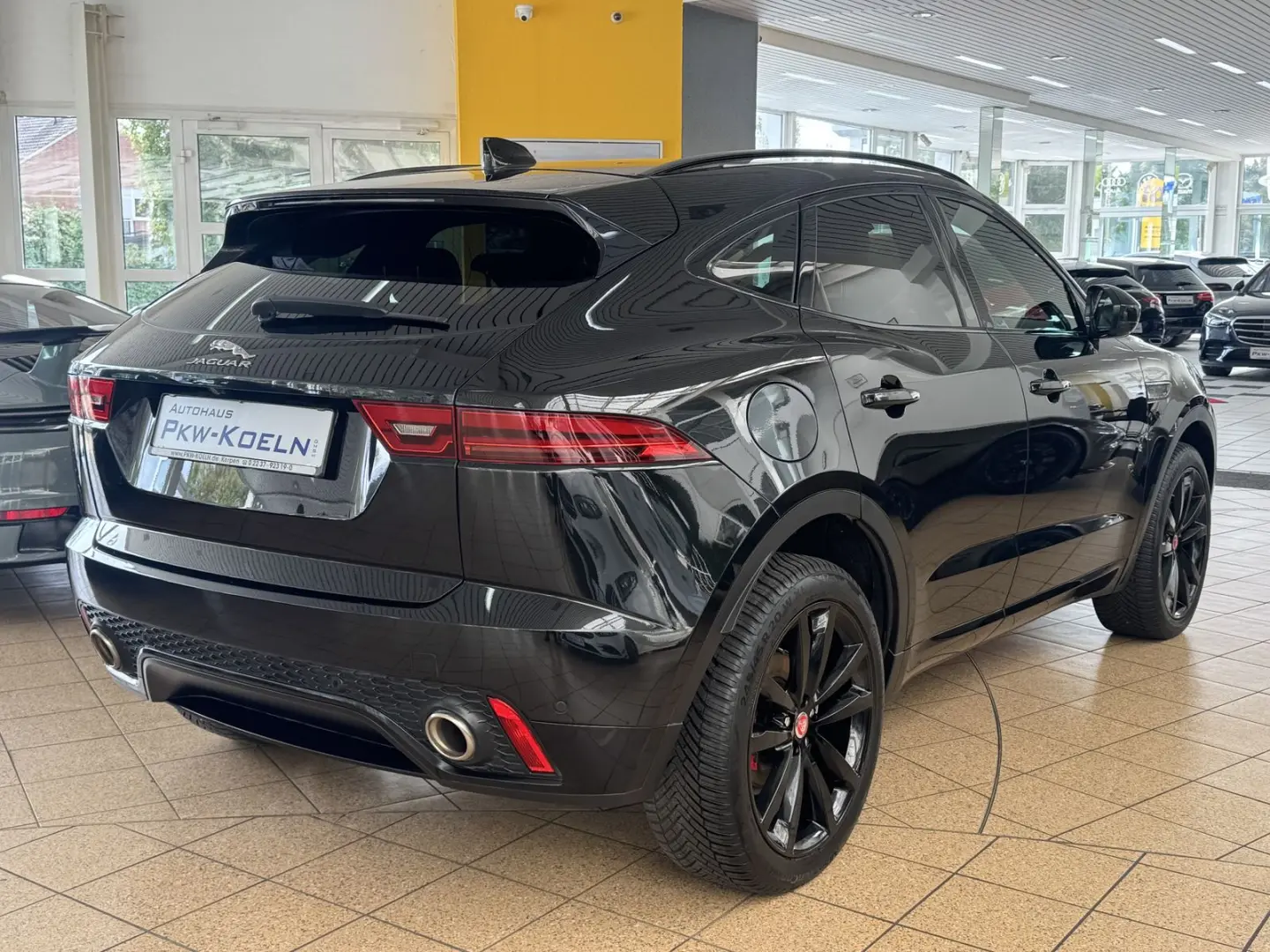 E-PACE P250 AWD R-DYNAMiC *NAVi*KAMERA*LED*SPuR*